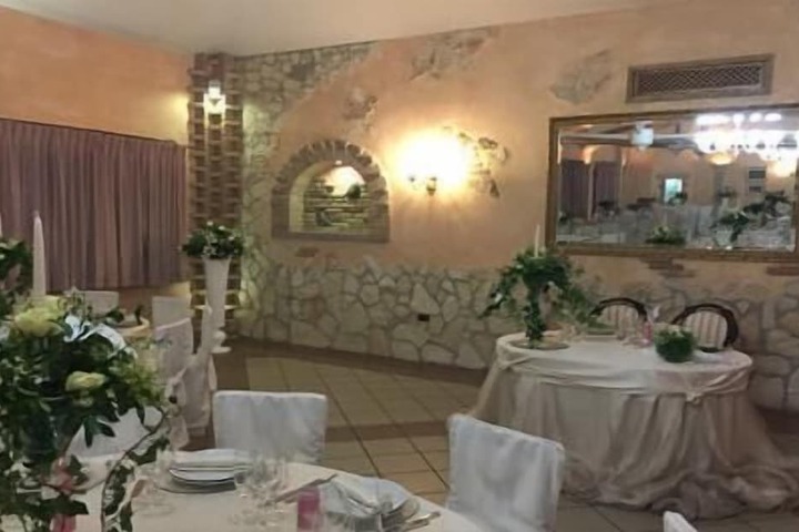 Ballroom/Hall 29 of 47