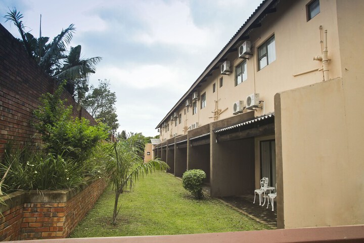 Hotel Exterior 75 of 87