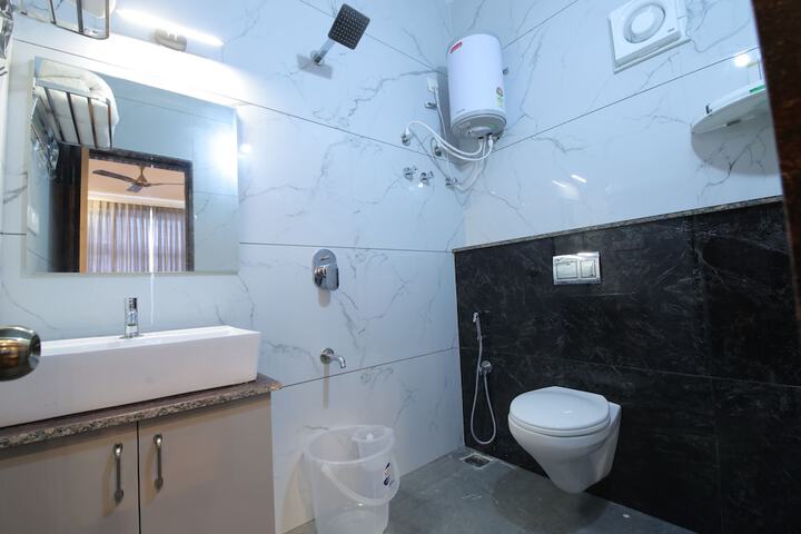 Room 13 of 18
