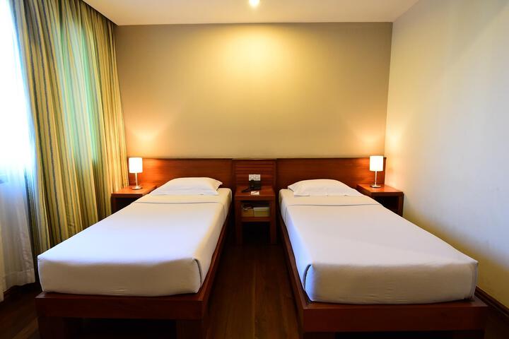 Room 5 of 10
