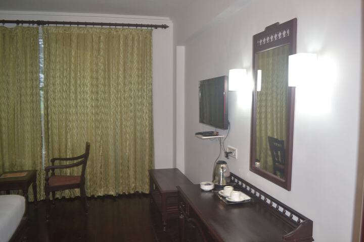 Room 9 of 33