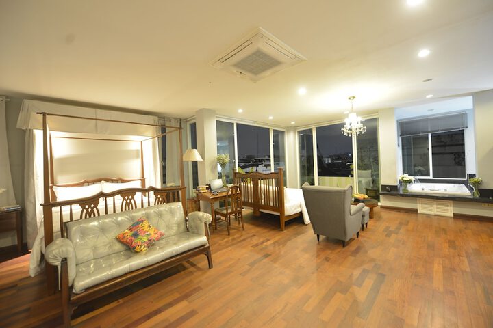 Room 100 of 167