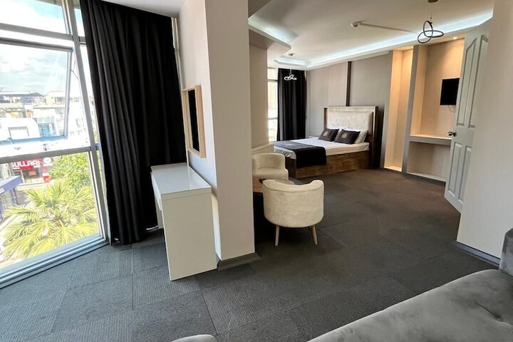 Room 8 of 14