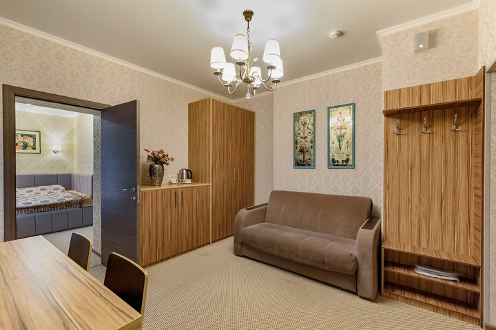 Room 6 of 53