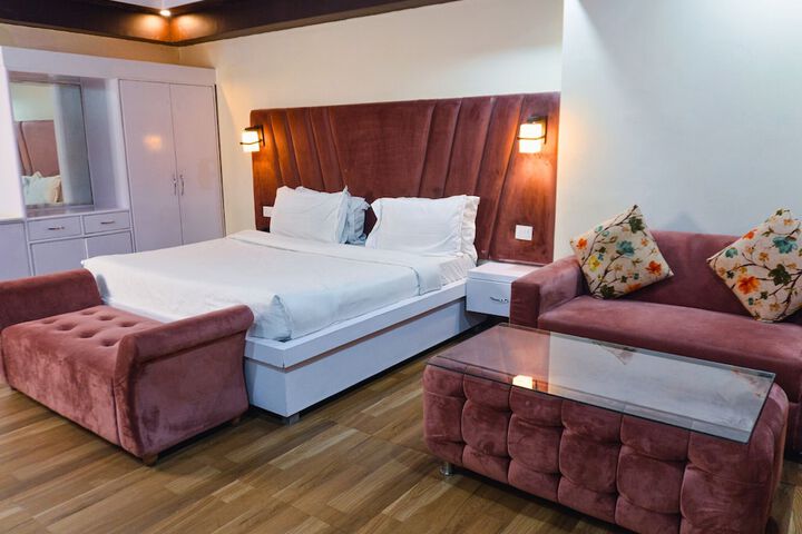 Room 16 of 50