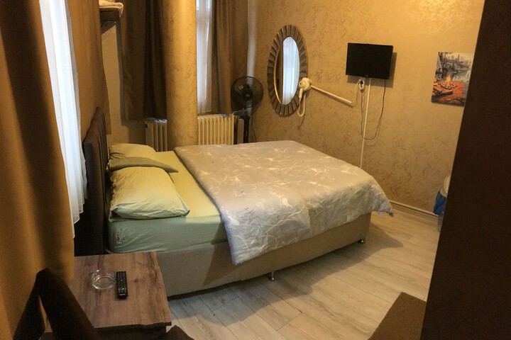 Room 4 of 22