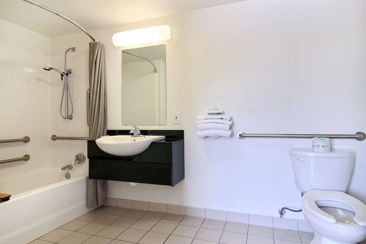 Room 16 of 34