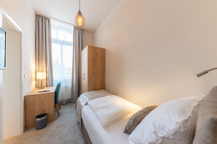 Room 3 of 34