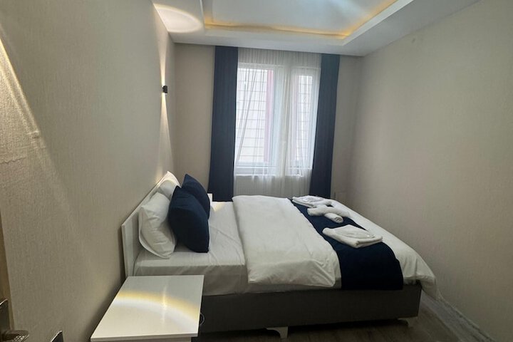 Room 32 of 49