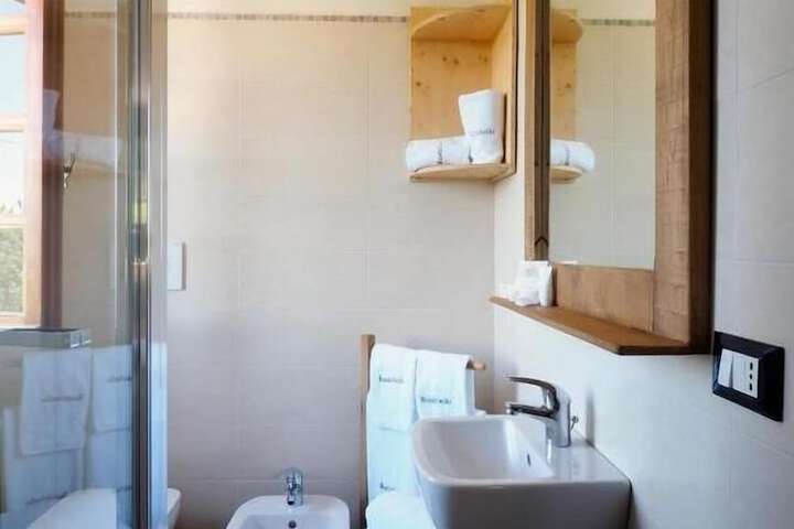 Room 16 of 34