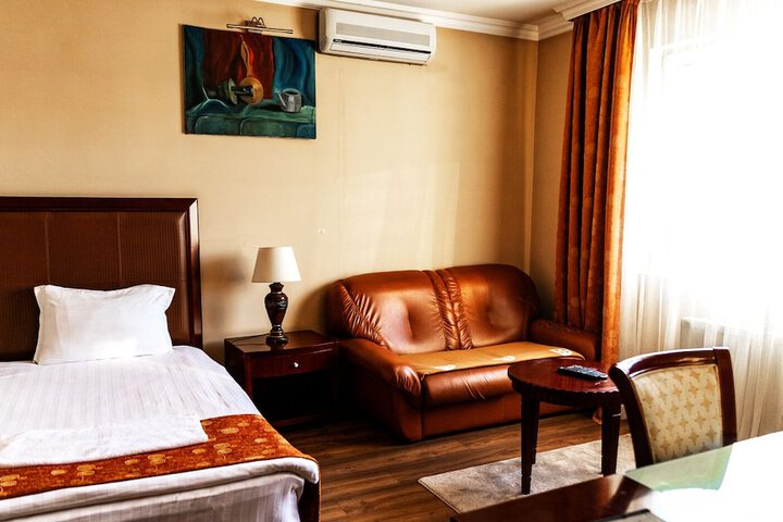 Room 10 of 19
