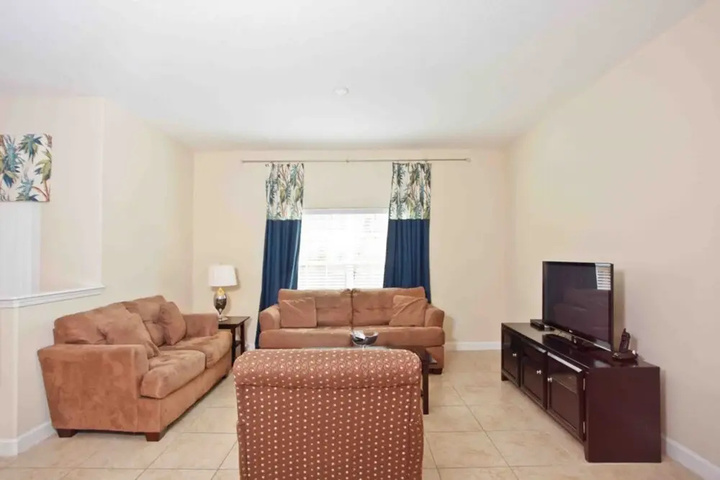 Room 4 of 15