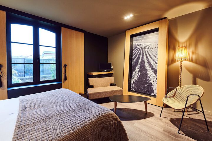 Room 25 of 48