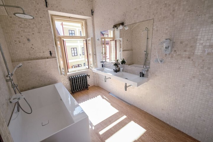 Room 75 of 183