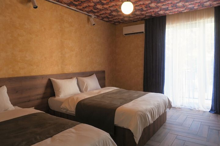 Room 12 of 36