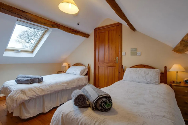 Room 2 of 6