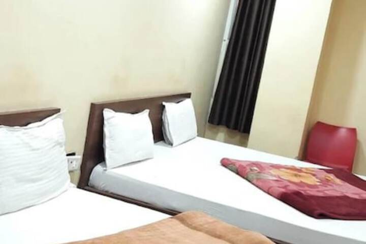 Room 6 of 14