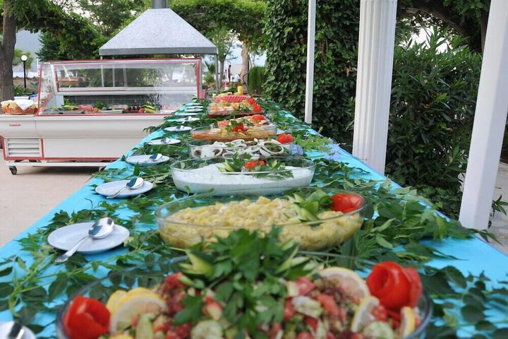 Dining 5 of 12