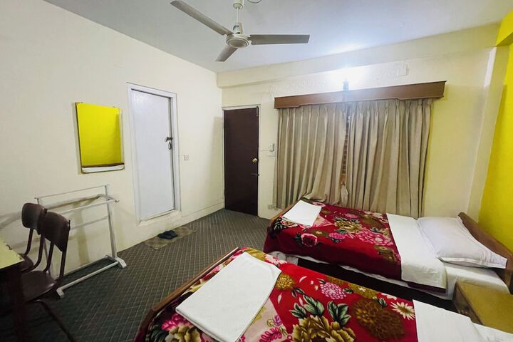 Room 2 of 34