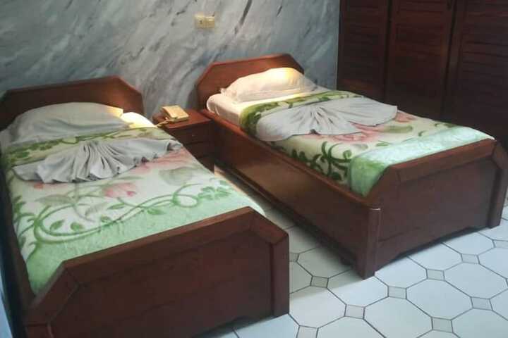 Room 4 of 25