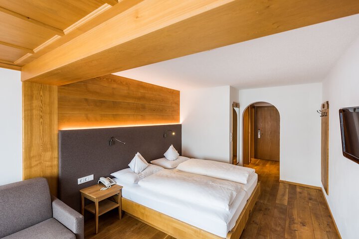 Room 15 of 90