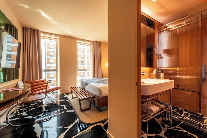Room 27 of 103