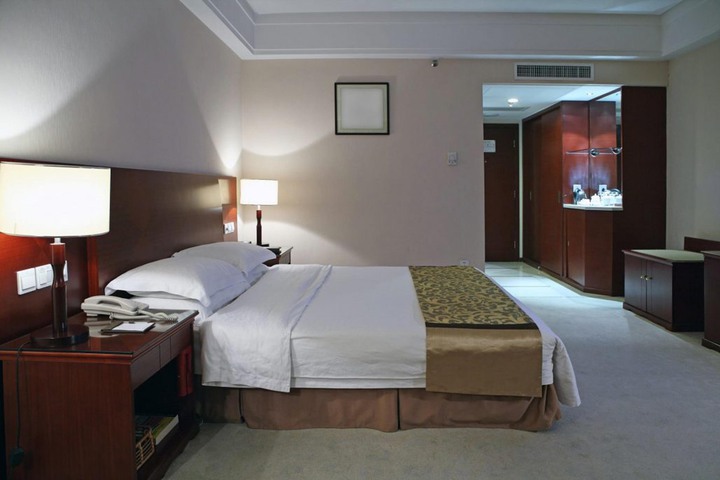 Room 33 of 33