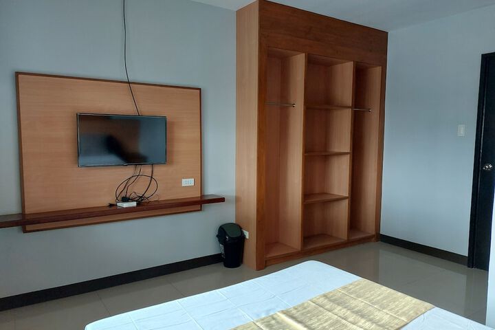 Room 7 of 9