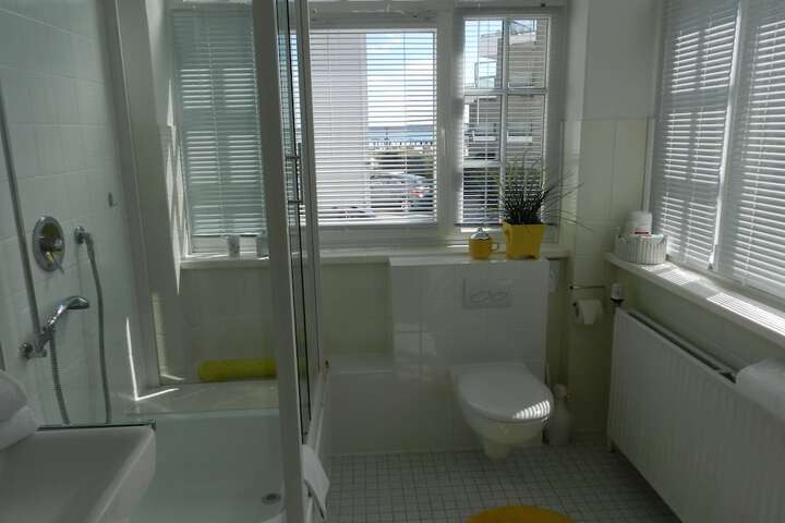 Room 45 of 76