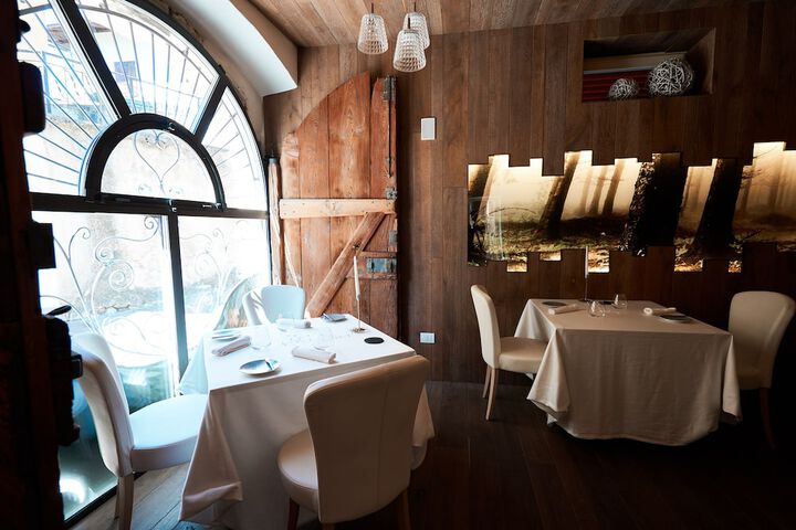 Dining 52 of 58