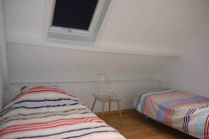 Room 27 of 33