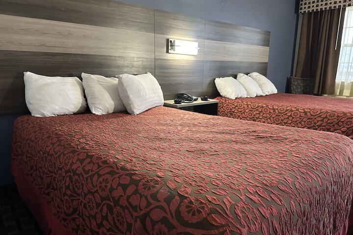 2 Double Beds (1 of 3)