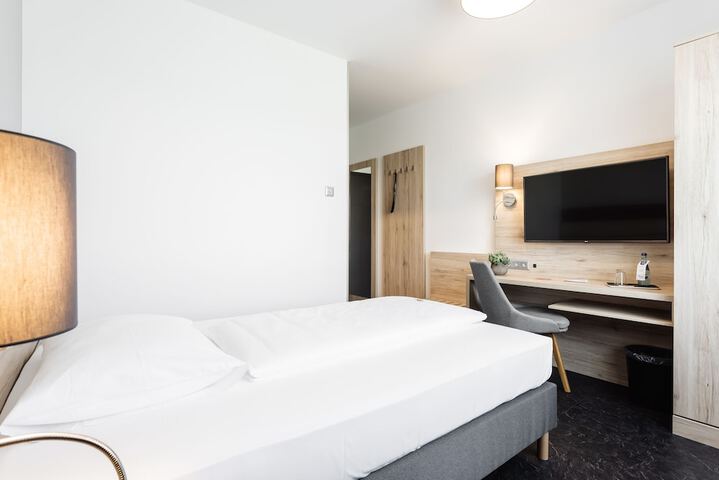 Room 20 of 104