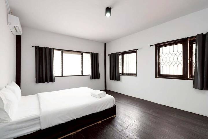 Room 8 of 21