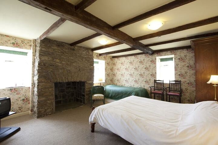 Room 9 of 75