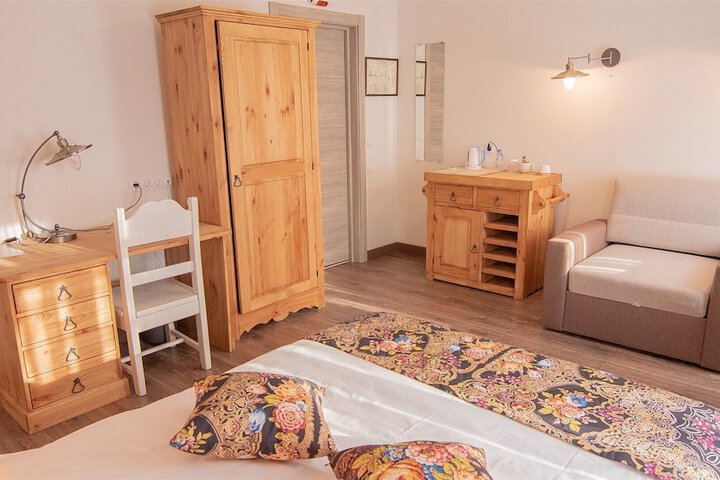Room 2 of 42