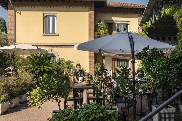Terrace/Patio 11 of 43