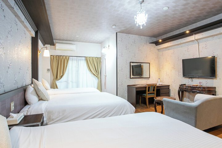 Room 5 of 83