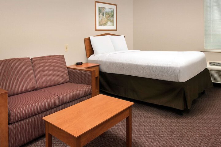 1 Queen Bed (5 of 12)