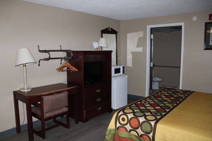 1 King Bed (16 of 21)