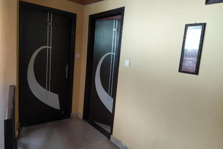 Room 2 of 2