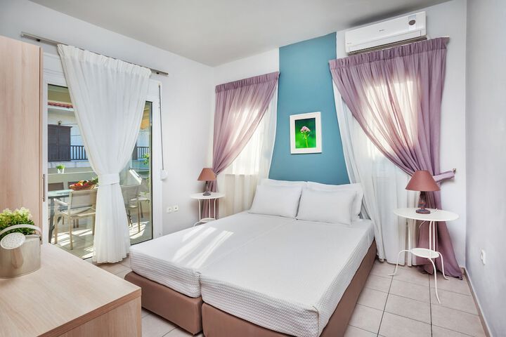 Room 3 of 43