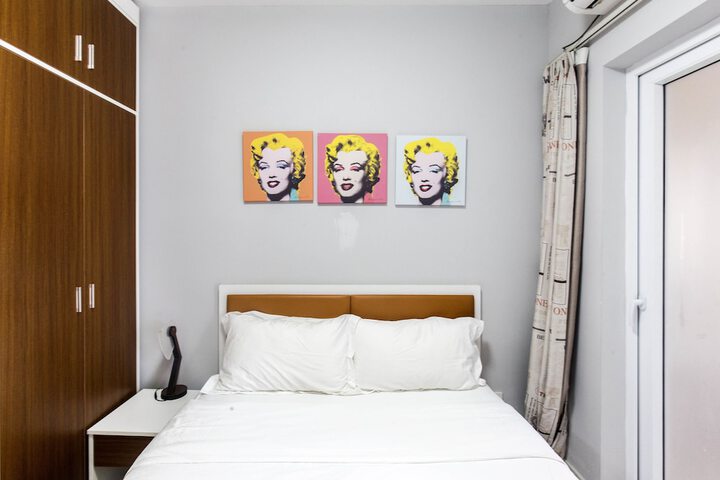 Room 3 of 100