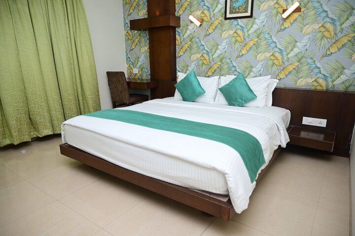 Room 12 of 25