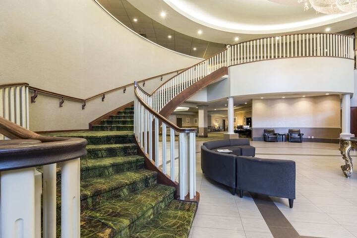 Entrance & Lobby
