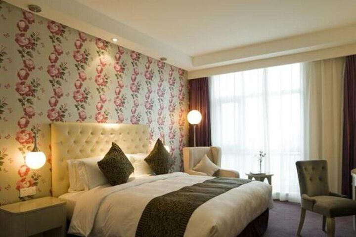Room 7 of 11