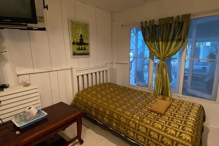 Room 47 of 181