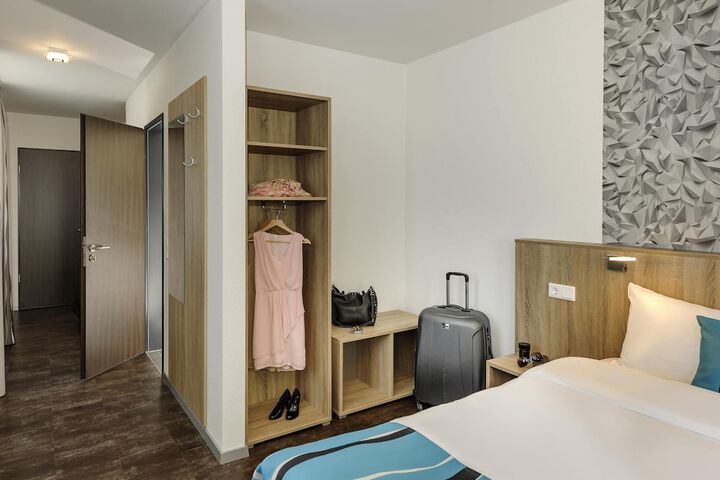Room 17 of 50