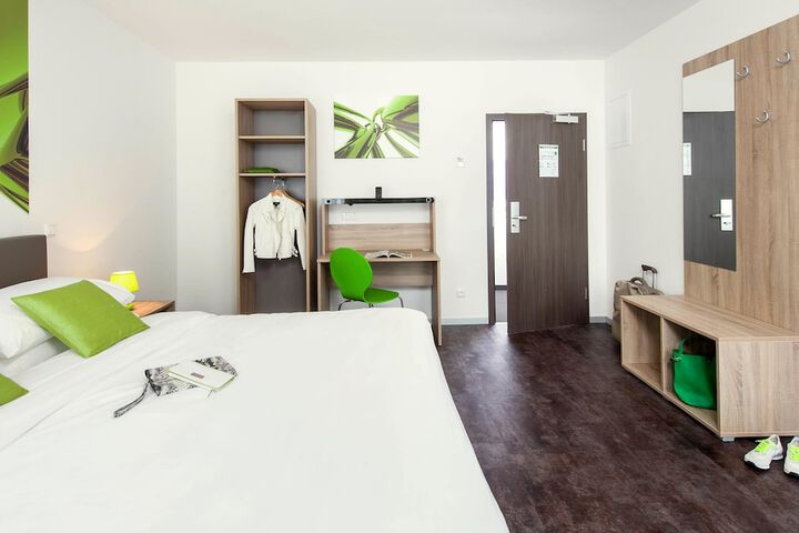 Room 9 of 50