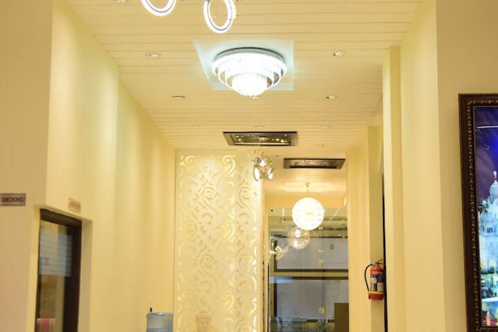 Ballroom/Hall 113 of 128